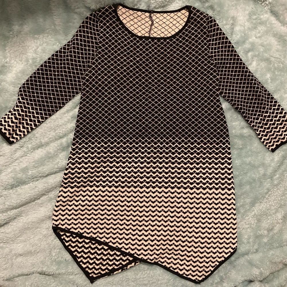 No Tag 3/4 Sleeved Black & Cream Gold Pattern SZ S